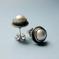 E1220 Mabe Pearl Earrings in Hammered Settings