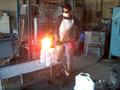 Pouring metallic alloy