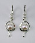 ss, pearl earrings
